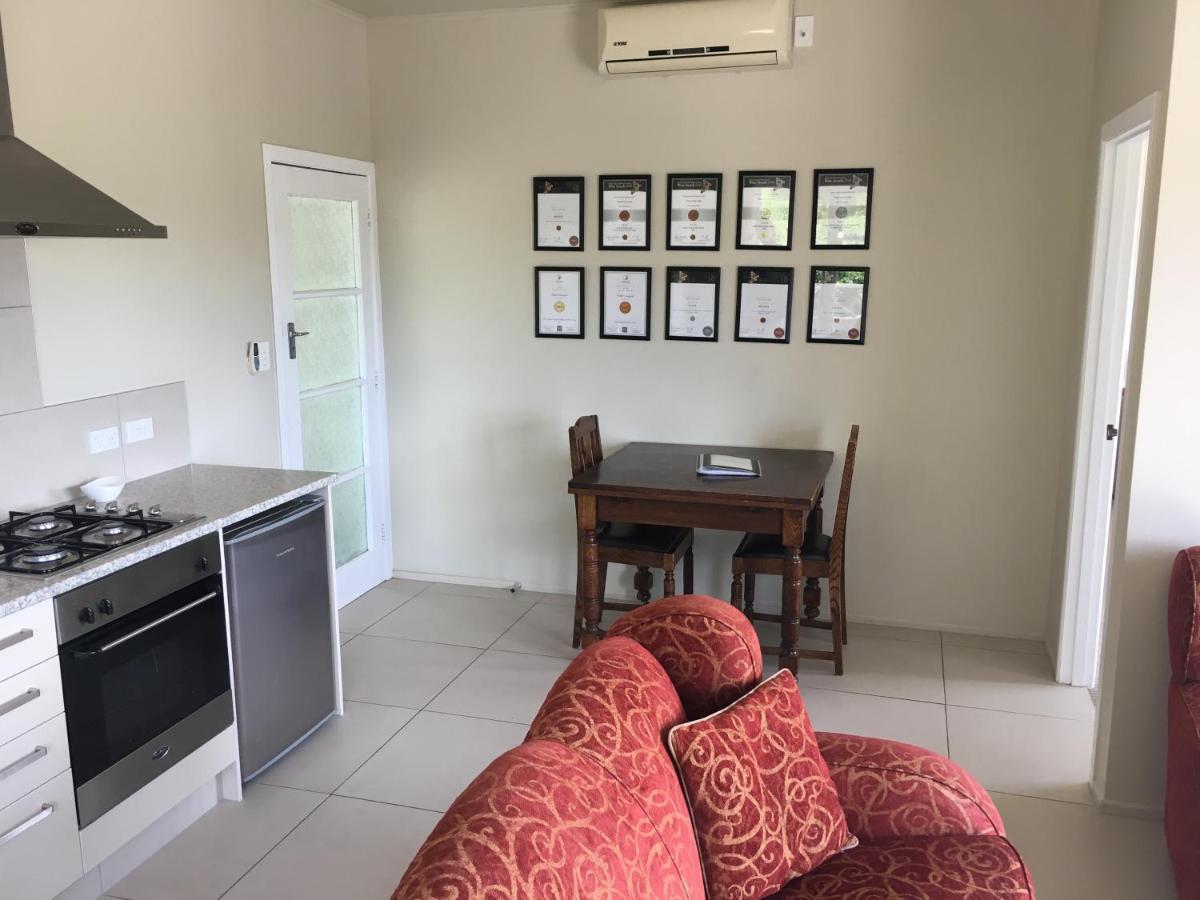Tuki Vineyard Cottage Havelock North Bagian luar foto